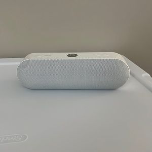 Beats pill speaker, small one, white, works great